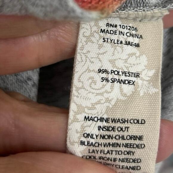 Soft Surroundings Gray Pink Floral Poppy V Neck Split Hem Tunic Top PS - Picture 11 of 11